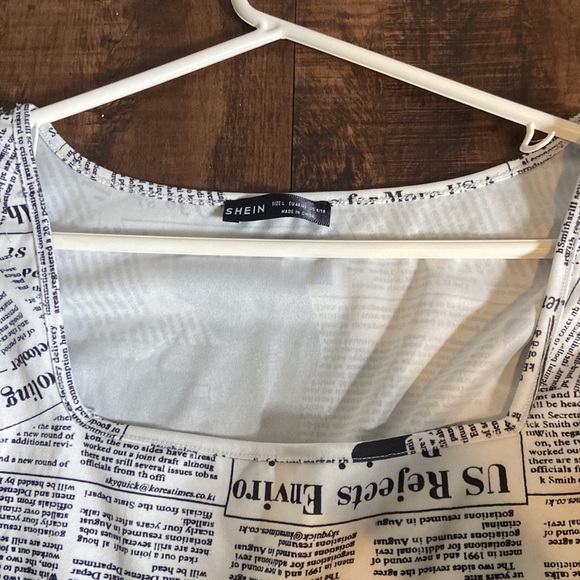 SHEIN square neck newspaper top - Picture 3 of 3